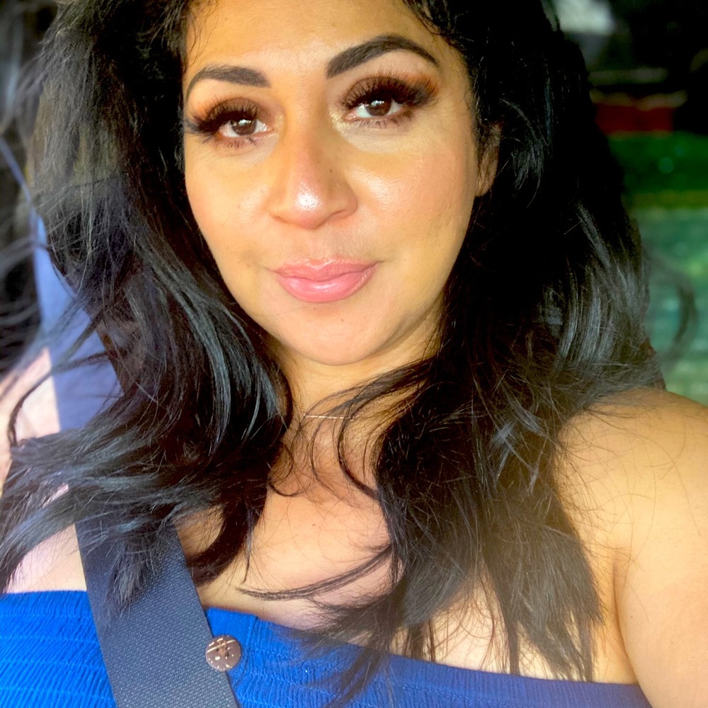 Meet your Posher, Alma